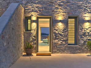 Exterior detail - Villa Helia with swimming pool (Naousa)