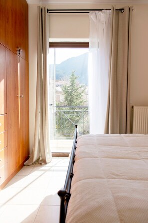 1 bedroom, desk, iron/ironing board, travel cot - Rokani Studio I  at Kalavrita Center (Kalavrita)