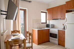 Fridge, microwave, oven, coffee/tea maker - Rokani Studio I  at Kalavrita Center (Kalavrita)