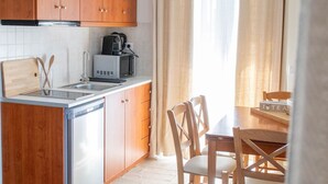 茶具/咖啡用具、冰箱、微波炉、烤面包机
