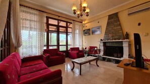 TV, fireplace, offices - Luxurious Villa Anastasia (Ziria)