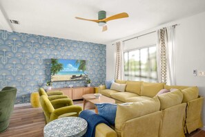 TV - Heated Pool • Playground • Mini Golf Sports Court (Largo)