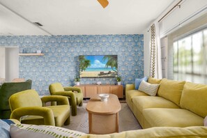 TV - Heated Pool • Playground • Mini Golf Sports Court (Largo)