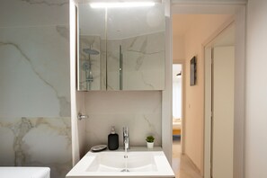 Hair dryer, towels - Renovated 2-Bedroom Apt Near the Athenian Coast (Paleo Faliro)