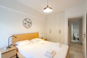 2 bedrooms, desk, iron/ironing board, free WiFi - Renovated 2-Bedroom Apt Near the Athenian Coast (Paleo Faliro)