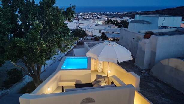 A rooftop terrace with a pool, seating area, and a view of the cityscape. - Dreamer's secret villa II (Emporio)