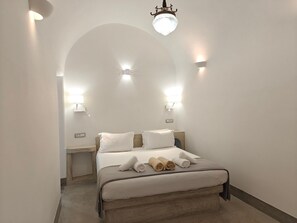 1 bedroom, desk, iron/ironing board, travel cot - Dreamer's secret villa II (Emporio)