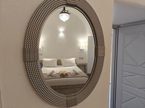 1 bedroom, desk, iron/ironing board, travel cot - Dreamer's secret villa II (Emporio)