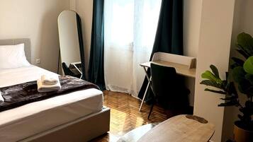 1 habitación, escritorio, tabla de planchar con plancha y wifi gratis