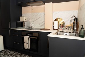 Private kitchen - The Luxury Station House ♛ (Hornchurch)