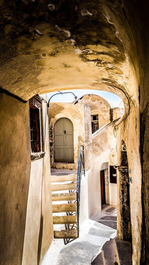 Interior - The Commander's Cave (Emporio)