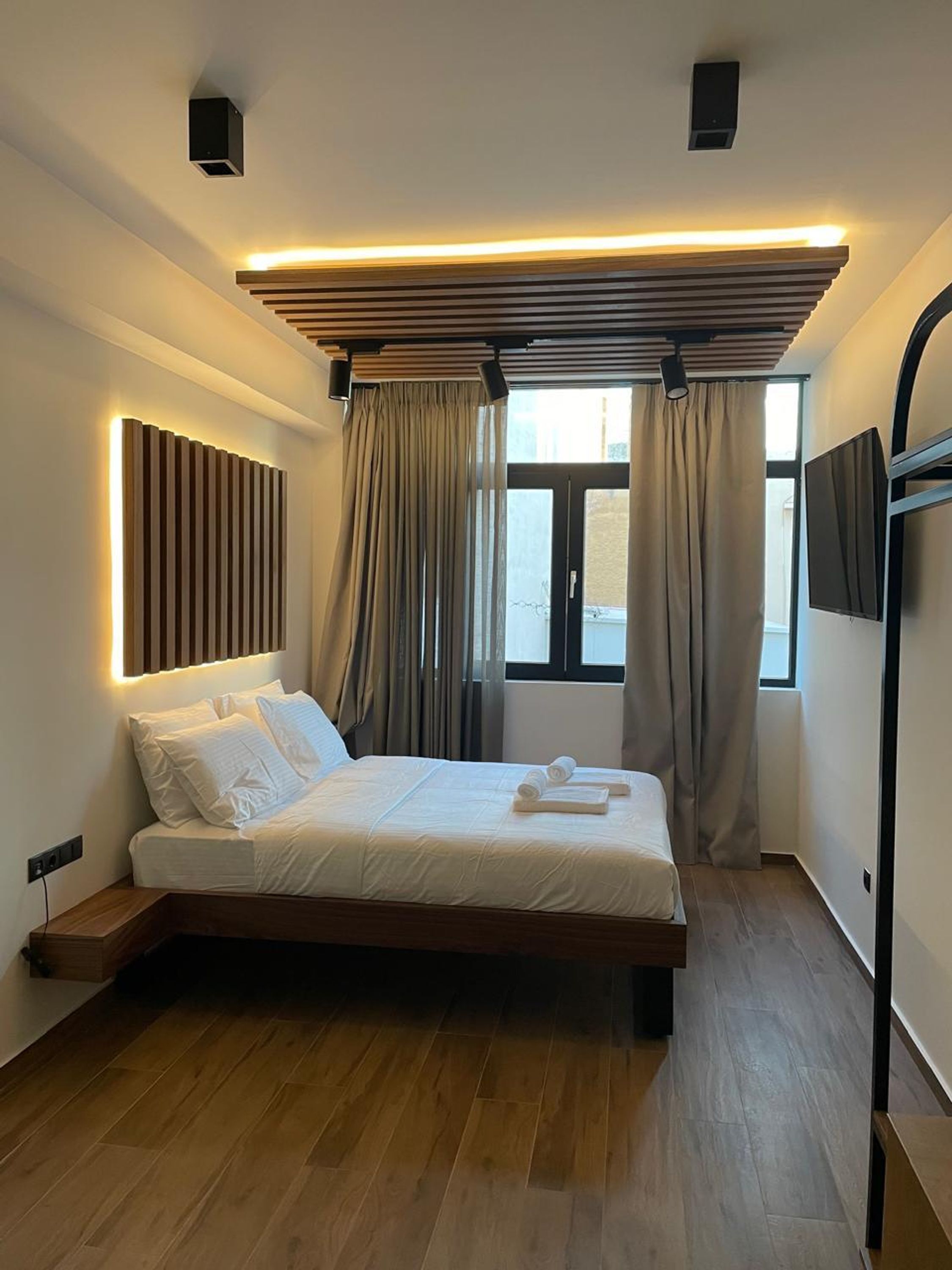 Desk, free WiFi, bed sheets