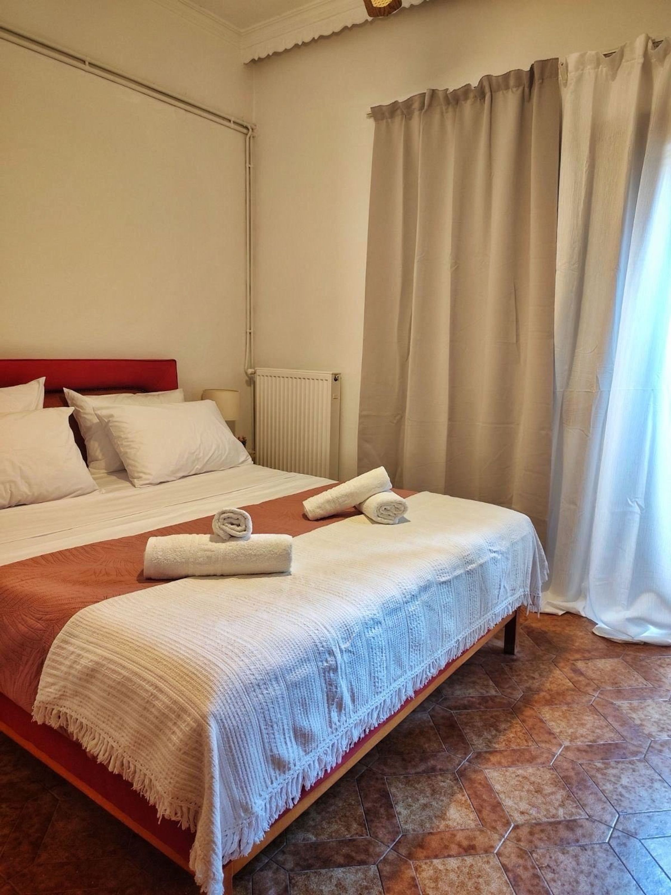 2 bedrooms, desk, iron/ironing board, free WiFi