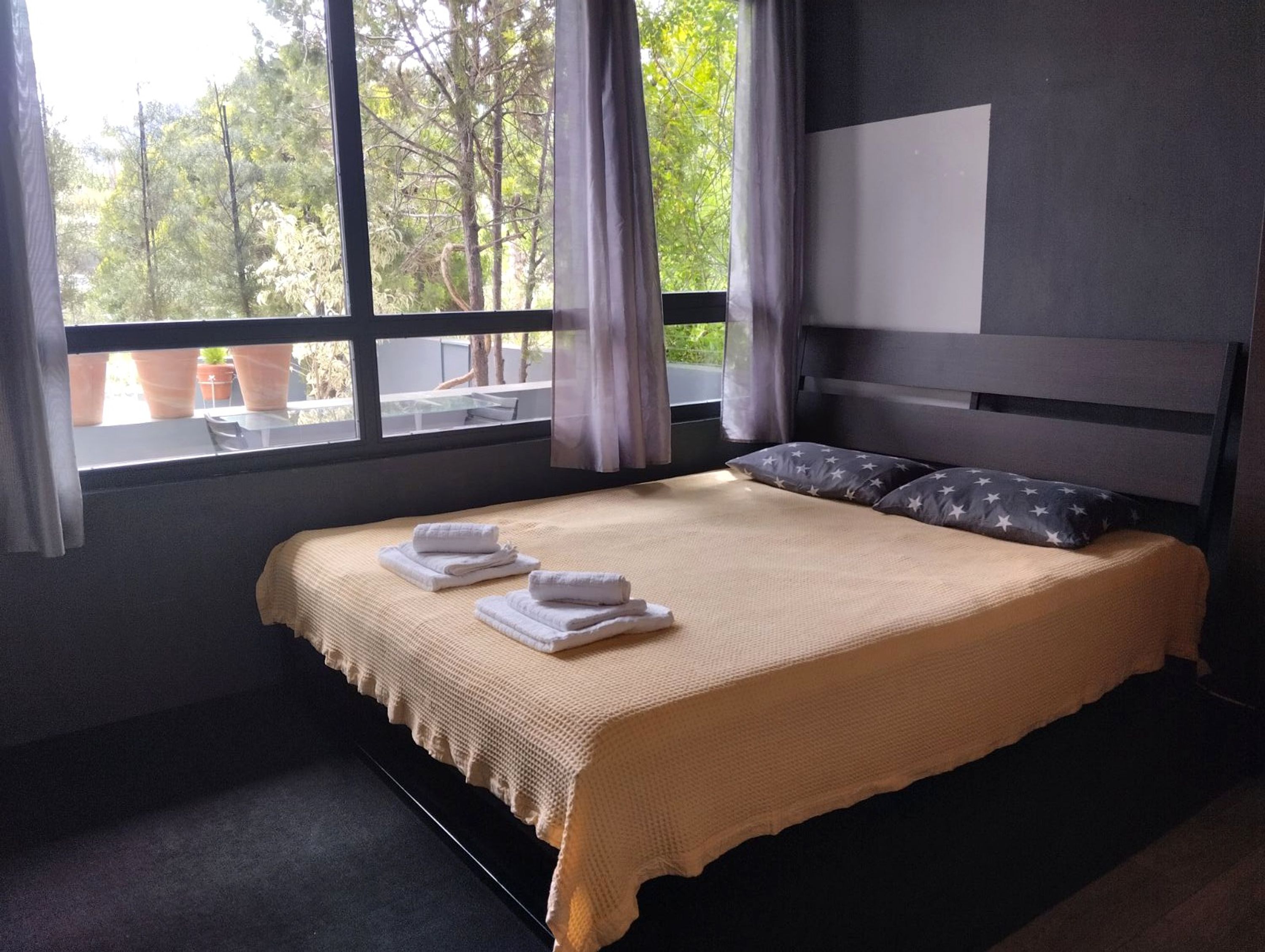 2 bedrooms, iron/ironing board, travel crib, WiFi (free)