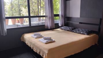 2 bedrooms, iron/ironing board, travel crib, WiFi (free)