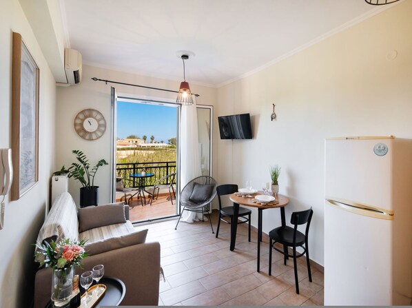 TV, offices - Casa Vardani 1 Modern Central Apartment (Lefkada)