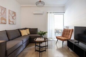 TV, offices - Stylish 1BR Retreat Near Alimos Beach & Tram (Alimos)