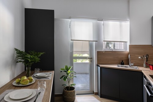 Stylish 1BR Retreat Near Alimos Beach & Tram