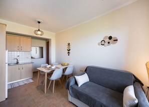 TV, offices - Casa Vardani  2 Modern Central Apartment (Lefkada)