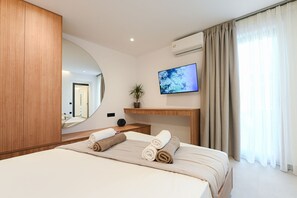 2 bedrooms, iron/ironing board, free WiFi, bed sheets - MGK Complex Suite, private pool  ground floor (Mades)