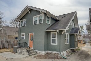 Exterior - World Cup Basecamp | 4BR Walk to Downtown Waldo (Kansas City)