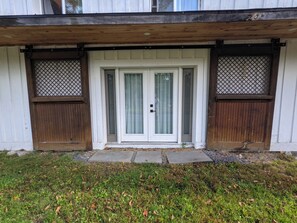 Exterior detail - Historic Horse Barn Apartment in Goshen (Goshen)