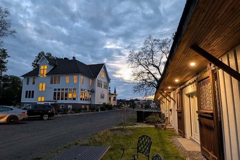 Historic Horse Barn Apartment in Goshen