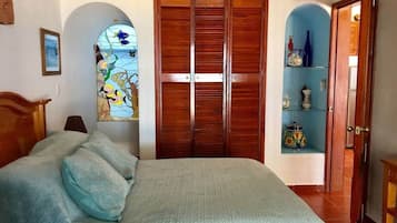 In-room safe, iron/ironing board, WiFi, bed sheets