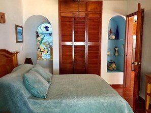 3 bedrooms, in-room safe, iron/ironing board, WiFi