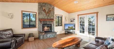 ベーシック キャビン | リビング エリア