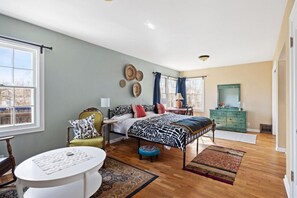 4 Schlafzimmer, Schreibtisch, Bügeleisen/Bügelbrett, Reisekinderbett