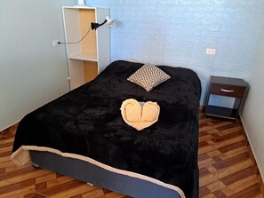 Desk, laptop workspace, free WiFi - Hostal Amigo Lucho  (San Pedro de Atacama)