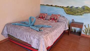 Escritorio, espacio para trabajar con laptop y wifi gratis