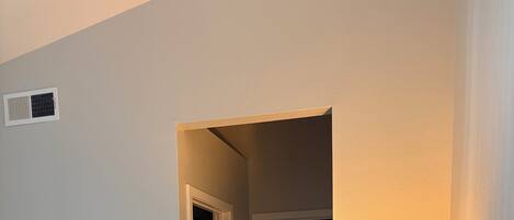 Iron/ironing board, Internet, bed sheets