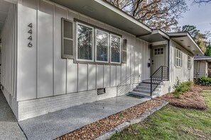 Unclassified image, 4 of 25, button - Hidden gem in the heart of Jackson! (Jackson)