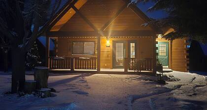 Your cozy basecamp for trails, lakes, and waterpark fun!