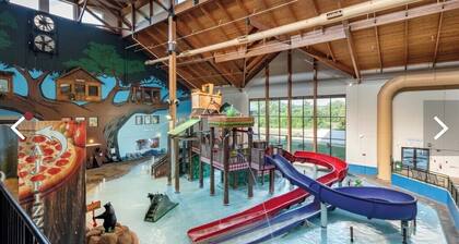 Your cozy basecamp for trails, lakes, and waterpark fun!
