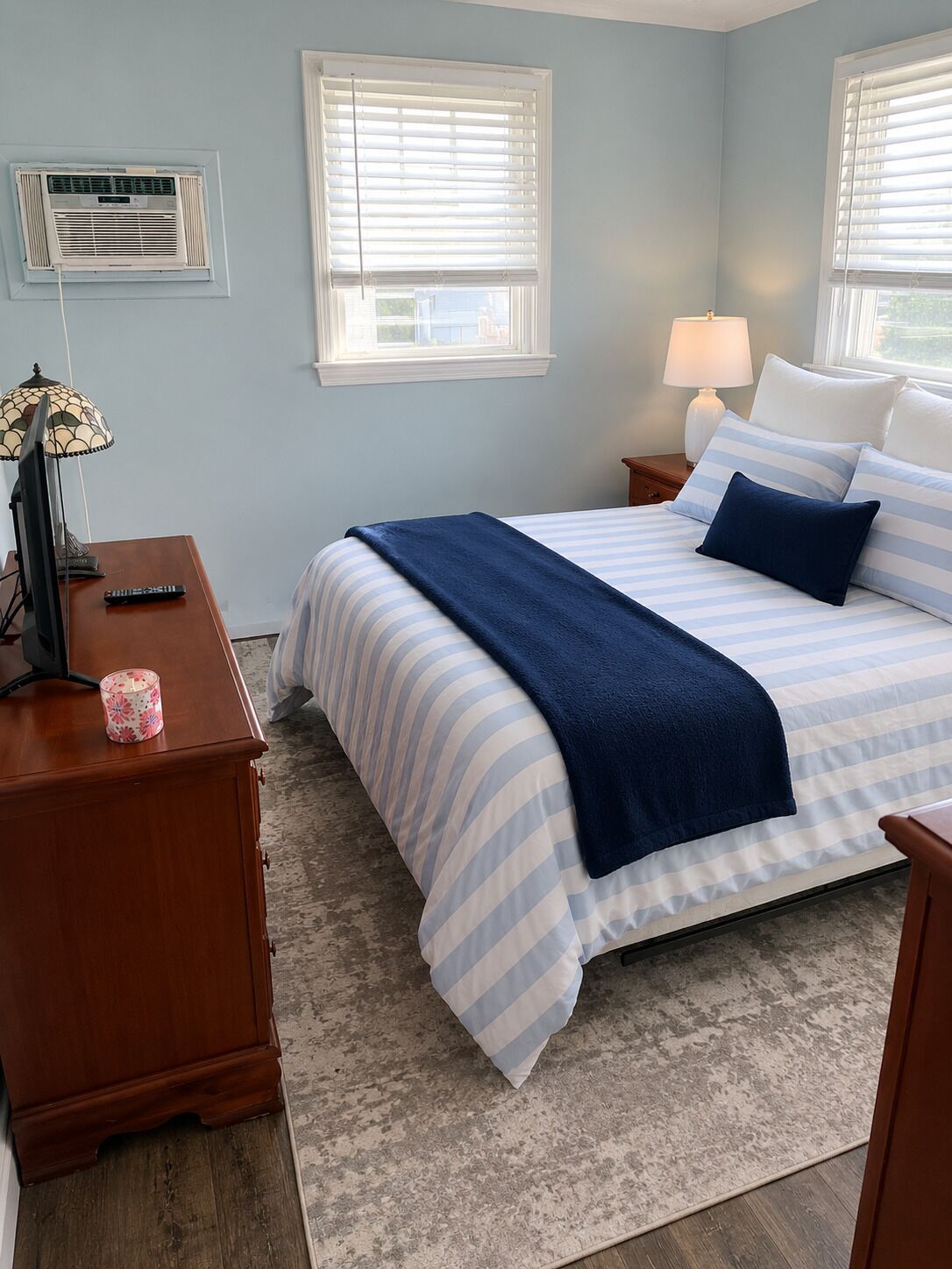 2 chambres, fer et planche à repasser, Wi-Fi gratuit, draps fournis
