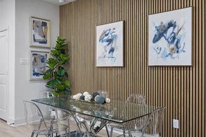 Dining - The Corinthian Retreat near NRG/Medical Center. Pets & long term stays welcome! (Houston)