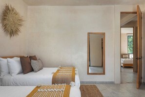 Een strijkplank/strijkijzer, reisbedje, gratis wifi, beddengoed