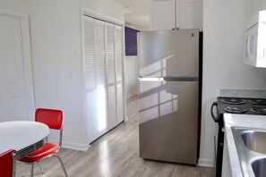 Fridge, microwave, stovetop, dishwasher - Retro Duplex | 2BR · Park & Splash Pad (Smithfield)