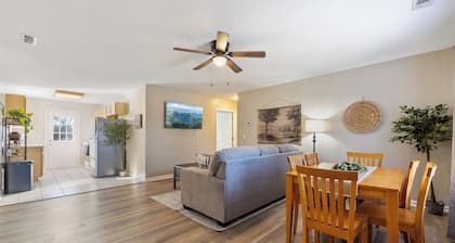 Cul de sac 3bed/2bath, in unit laundry, pet friendly, off street parking