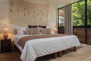 Een strijkplank/strijkijzer, reisbedje, gratis wifi, beddengoed