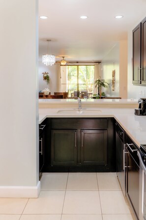 Paper towels - Beautiful central 3-bedroom Condo with Pool and Beach Club Access (Coco)