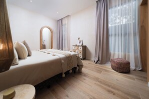 Fer et planche à repasser, lit parapluie, Wi-Fi gratuit, draps fournis