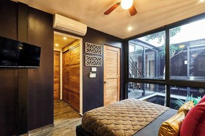 4 bedrooms, iron/ironing board, travel cot, free WiFi - cAsAmigos | 4BR Villa - Gym, PingPong & Beach Access within gated community guarded 24/7<br>ROCK CLIMBING WALL<br>Dedicated concierge<br>Beach access (Tulum)