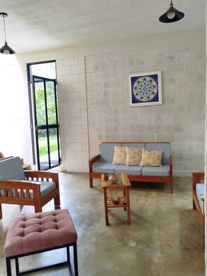 Living area - M&K House - Room MK - Double with garden view first level (Tarapoto)