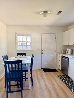 Dining - Peace Unit | I-95 Hospital -JCC- Park w/Splash Pad (Smithfield)