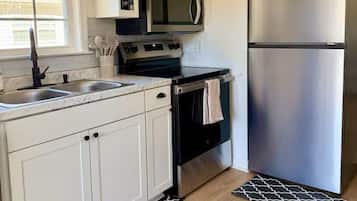 Fridge, microwave, stovetop, dishwasher