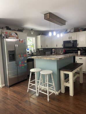 Fridge, microwave, oven, stovetop - Fabulous 4-bedroom farmhouse located in charming Rock Hill-3 minutes from I-77! (Rock Hill)